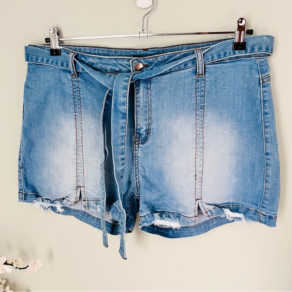 Fashion Nova Belted Denim Short Short NWT Size 16 - Picture 4 of 6